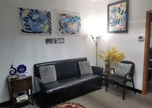 Private hypnotherapy waiting room at Mindworks Hypnosis & NLP in Bellevue